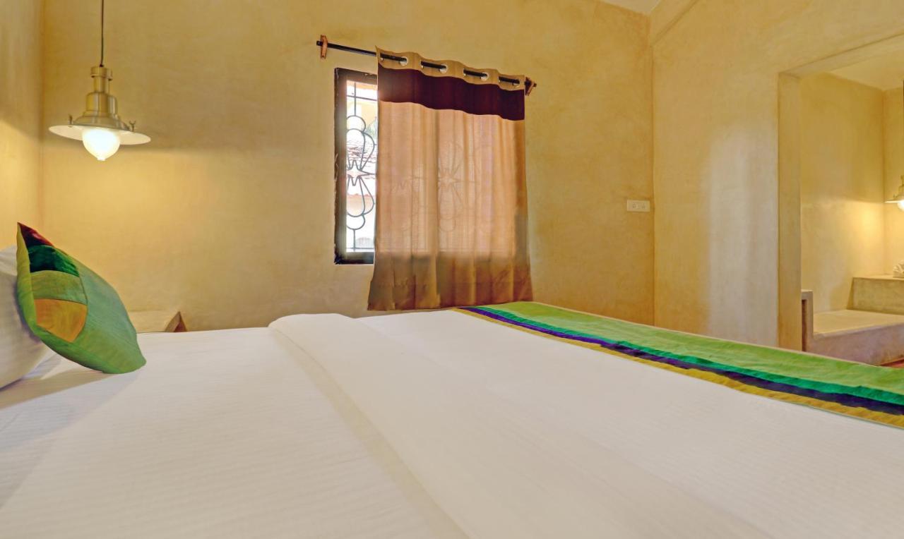Treebo Morjim Banyan Resort Luaran gambar