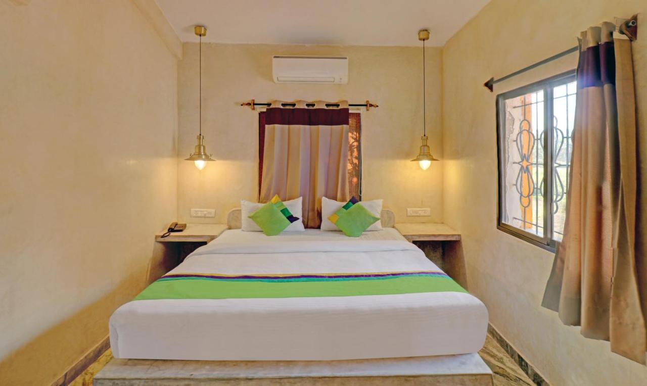 Treebo Morjim Banyan Resort Luaran gambar