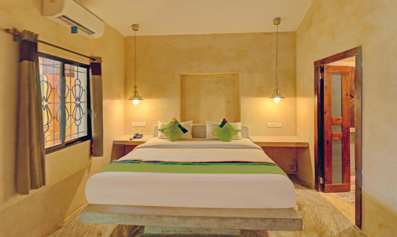 Treebo Morjim Banyan Resort Luaran gambar