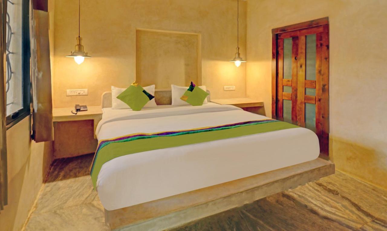 Treebo Morjim Banyan Resort Luaran gambar