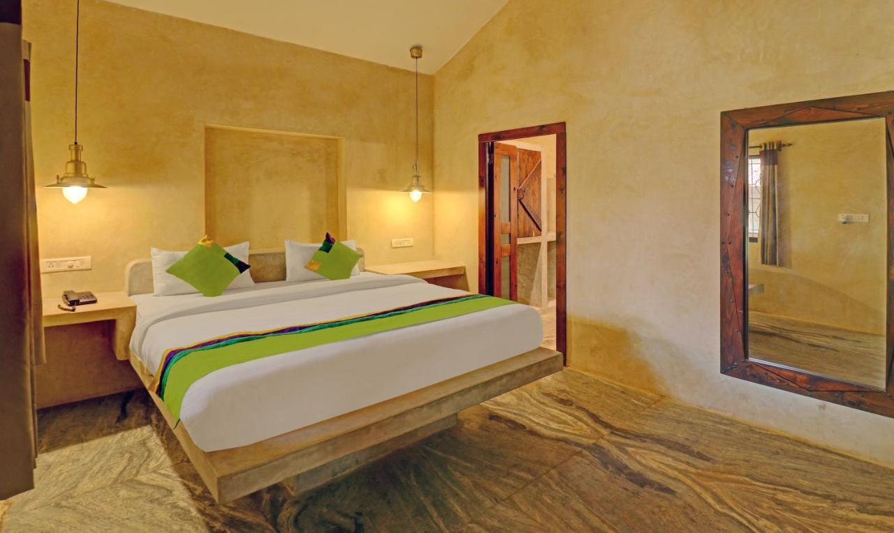 Treebo Morjim Banyan Resort Luaran gambar