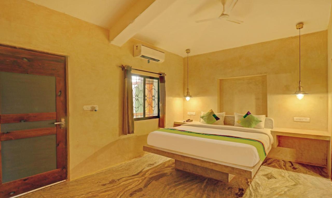 Treebo Morjim Banyan Resort Luaran gambar